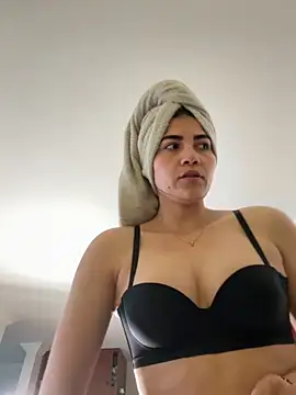 Snapshot of aurora_divine chatting on 22, 10, 2025 aurora divine online show from 22, 10, 2025