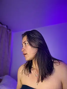 Snapshot of aurora_divine chatting on 19, 5, 2026 aurora divine online show from 19, 5, 2026