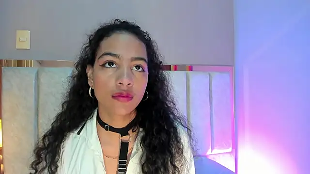 AntonellaHall  online show from 14, 11, 2025