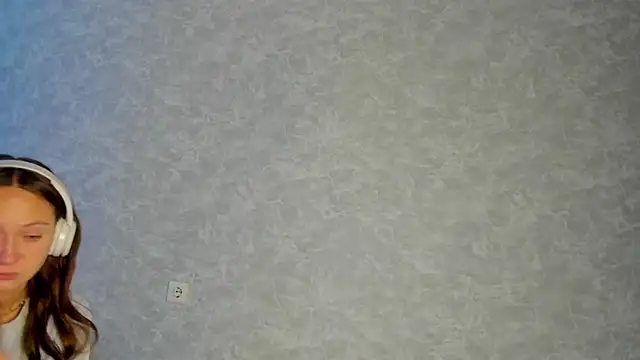 EllaSky xoxo online show from 7, 10, 2025