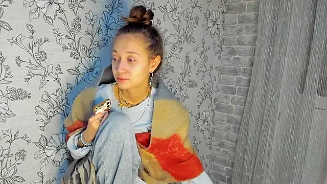 EllaSky xoxo online show from 6, 11, 2025