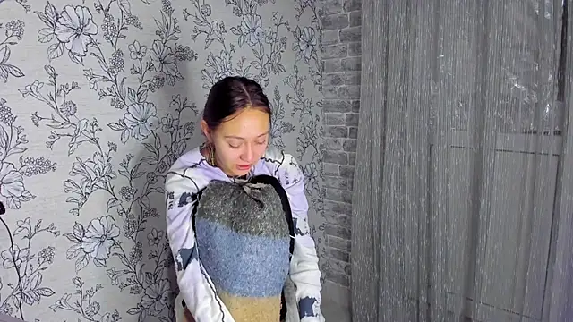 EllaSky xoxo online show from 17, 11, 2025