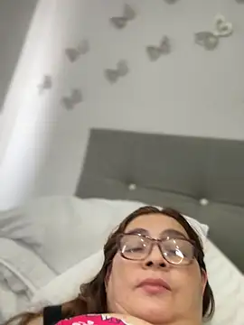 AntonellaAlondra4 online show from 17, 11, 2025