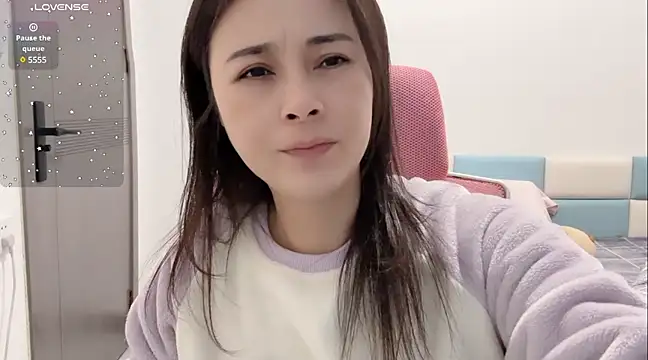 Qwi-V1 online show from 23, 12, 2024