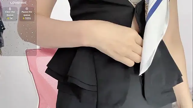 Qwi-V1 online show from 5, 1, 2025