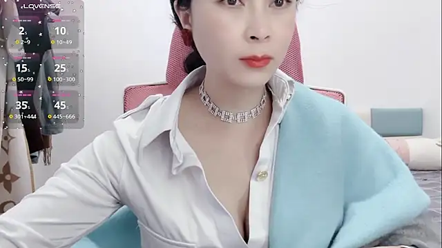 Qwi-V1 online show from 6, 2, 2025