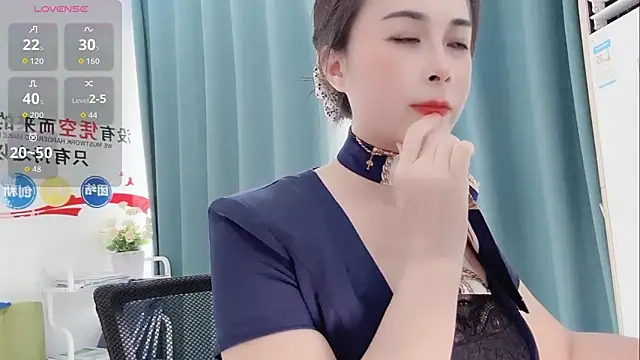 Qwi-V1 online show from 13, 9, 2025