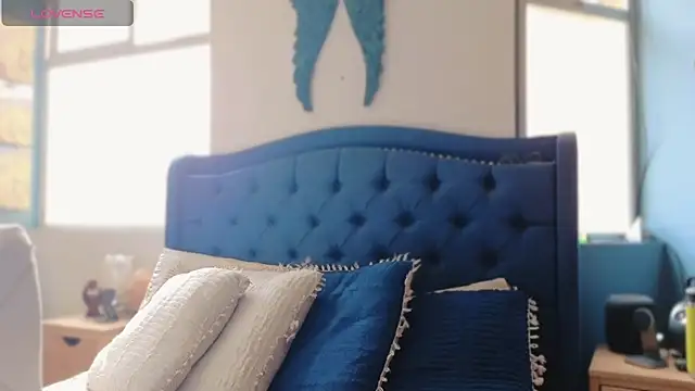 QueenYsuRey online show from 5, 3, 2025