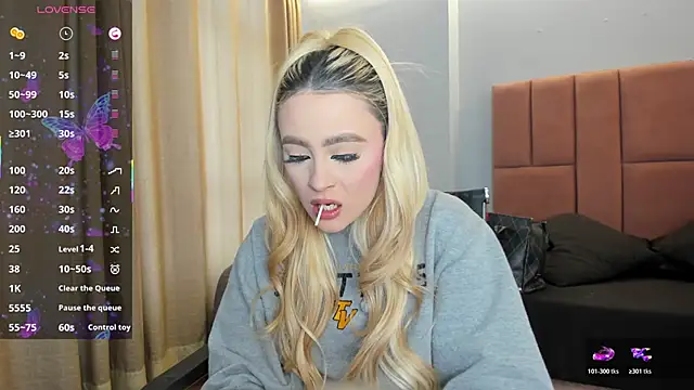 Snapshot of miacarperr1 chatting on 10, 4, 2026 miacarperr1 online show from 10, 4, 2026