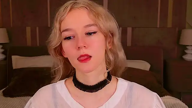 NaomiLoys online show from 10, 2, 2025