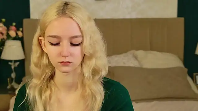 NaomiLoys online show from 7, 11, 2025