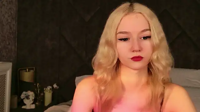 NaomiLoys online show from 2, 12, 2025