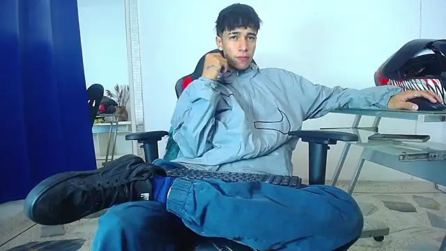 Snapshot of Zacktk7 chatting on 6, 12, 2024 Zacktk7 online show from 6, 12, 2024