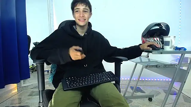 Snapshot of Zacktk7 chatting on 17, 12, 2024 Zacktk7 online show from 17, 12, 2024