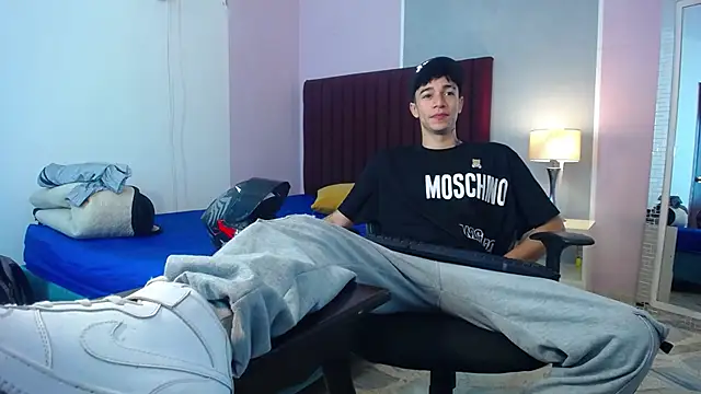 Snapshot of Zacktk7 chatting on 4, 1, 2025 Zacktk7 online show from 4, 1, 2025