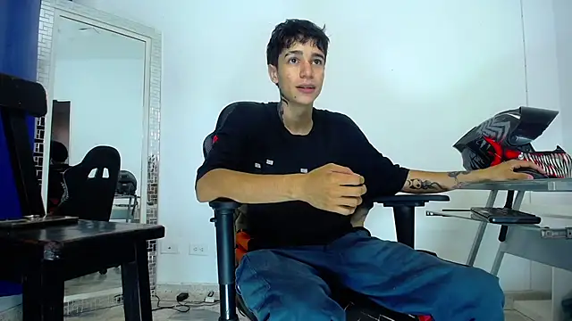 Snapshot of Zacktk7 chatting on 8, 1, 2025 Zacktk7 online show from 8, 1, 2025