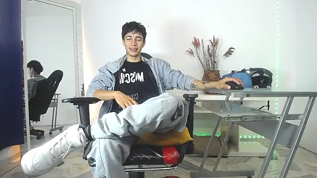 Snapshot of Zacktk7 chatting on 18, 1, 2025 Zacktk7 online show from 18, 1, 2025