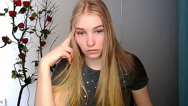 Snapshot of Queen_ofLove chatting on 1, 4, 2026 Queen ofLove online show from 1, 4, 2026