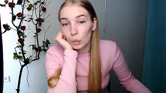 Snapshot of Queen_ofLove chatting on 2, 4, 2026 Queen ofLove online show from 2, 4, 2026