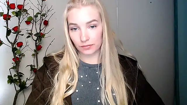 Snapshot of Queen_ofLove chatting on 8, 4, 2026 Queen ofLove online show from 8, 4, 2026