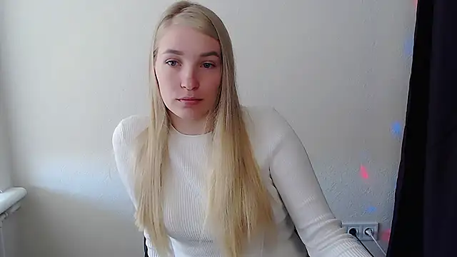 Snapshot of Queen_ofLove chatting on 15, 4, 2026 Queen ofLove online show from 15, 4, 2026