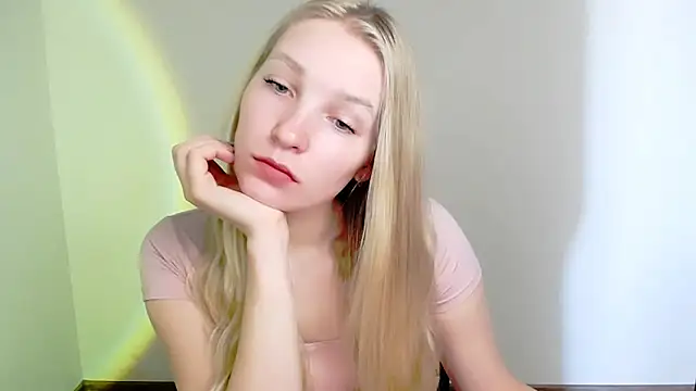 Snapshot of Queen_ofLove chatting on 16, 4, 2026 Queen ofLove online show from 16, 4, 2026