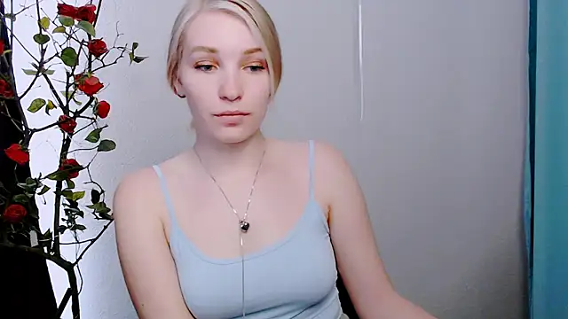 Snapshot of Queen_ofLove chatting on 17, 4, 2026 Queen ofLove online show from 17, 4, 2026