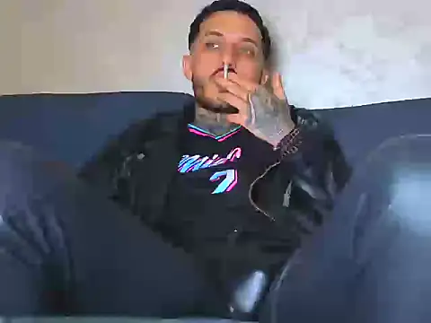 Snapshot of MentoXXL chatting on 9, 11, 2025 MentoXXL online show from 9, 11, 2025