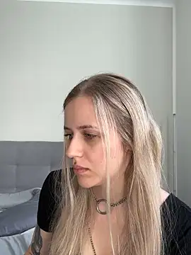 lunawolf21 online show from 4, 3, 2025