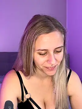 lunawolf21 online show from 5, 11, 2025