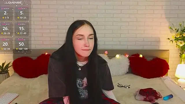Snapshot of AlicePlayss chatting on 4, 2, 2025 AlicePlayss online show from 4, 2, 2025