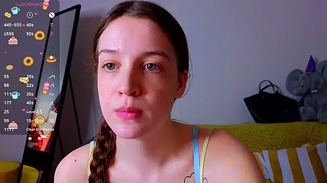 Snapshot of Sweet_Evva chatting on 4, 4, 2026 Sweet Evva online show from 4, 4, 2026