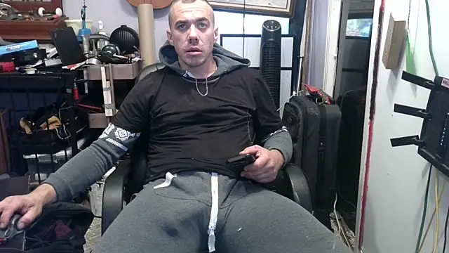 Snapshot of ScubaStevex chatting on 7, 11, 2025 ScubaStevex online show from 7, 11, 2025