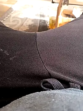 Snapshot of ich411983 chatting on 12, 11, 2025 ich411983 online show from 12, 11, 2025