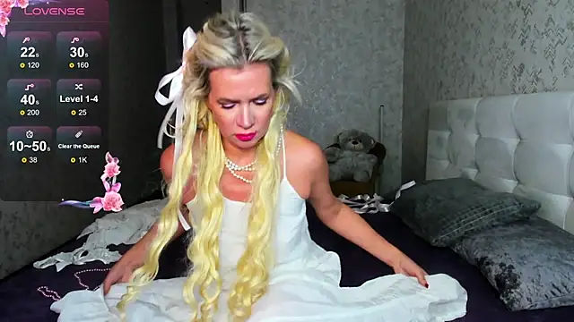 Luna  Lewis online show from 29, 1, 2025