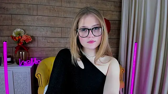 Snapshot of SelinSwarovski chatting on 17, 2, 2025 SelinSwarovski online show from 17, 2, 2025