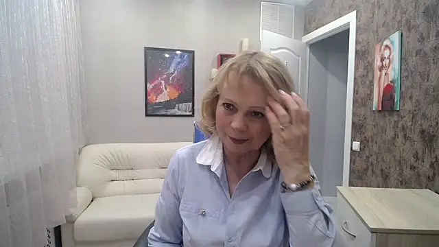 Milla Cutie18 online show from 15, 1, 2025