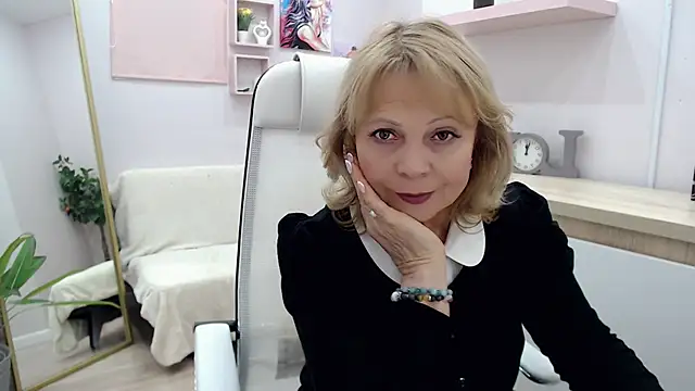 Milla Cutie18 online show from 3, 3, 2025