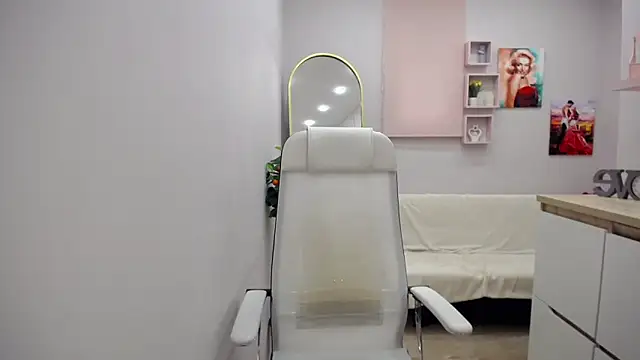 Milla Cutie18 online show from 8, 4, 2026
