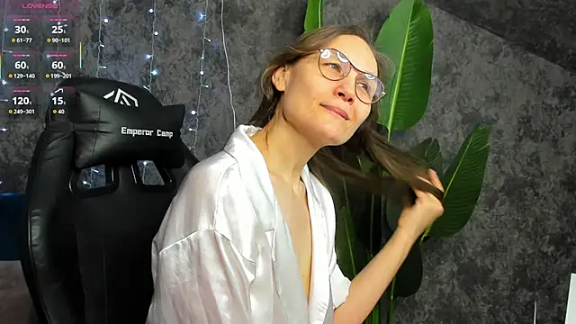 Snapshot of Lillian_White chatting on 6, 1, 2026 Lillian White online show from 6, 1, 2026