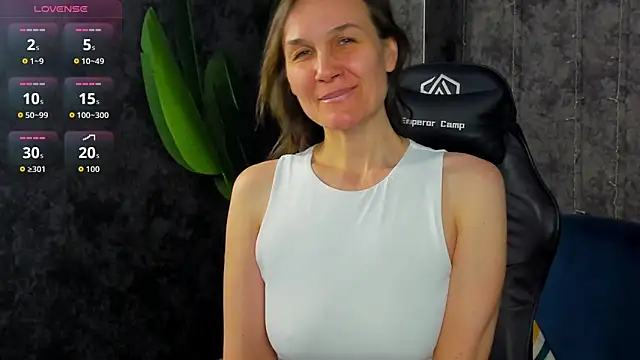 Snapshot of Lillian_White chatting on 4, 4, 2026 Lillian White online show from 4, 4, 2026