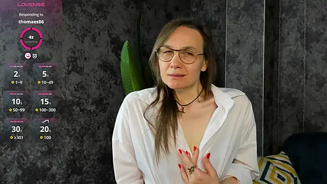 Snapshot of Lillian_White chatting on 13, 5, 2026 Lillian White online show from 13, 5, 2026