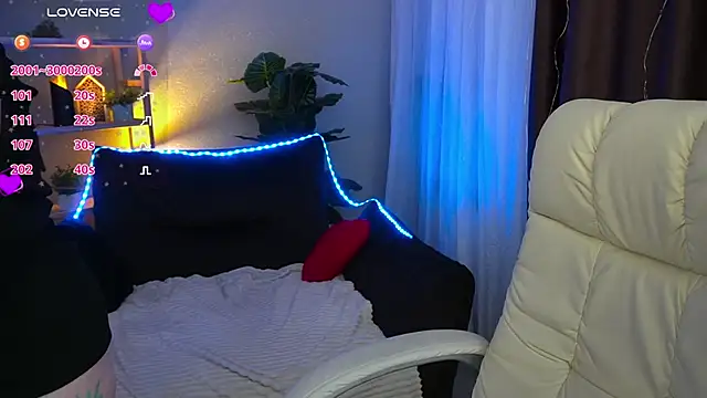 Snapshot of ZaraReignn chatting on 9, 3, 2025 ZaraReignn online show from 9, 3, 2025