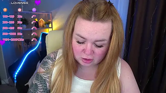 Snapshot of ZaraReignn chatting on 9, 3, 2025 ZaraReignn online show from 9, 3, 2025