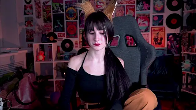 LuxRayi online show from 1, 2, 2025