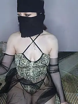 Snapshot of Qamarr chatting on 11, 2, 2025 Qamarr online show from 11, 2, 2025