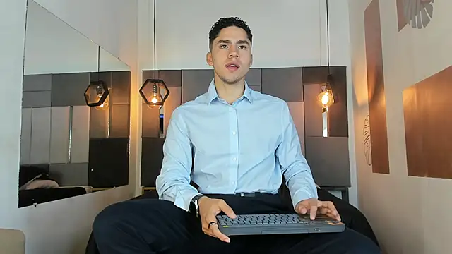 LiamNovak online show from 16, 2, 2026