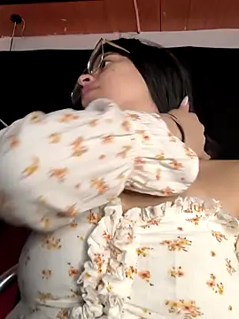 Snapshot of ShyVibes_ chatting on 1, 2, 2025 ShyVibes online show from 1, 2, 2025