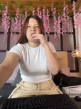 Snapshot of ShyVibes_ chatting on 27, 10, 2025 ShyVibes online show from 27, 10, 2025