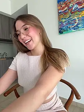 Snapshot of SophieRaily_ chatting on 11, 3, 2025 SophieRaily online show from 11, 3, 2025